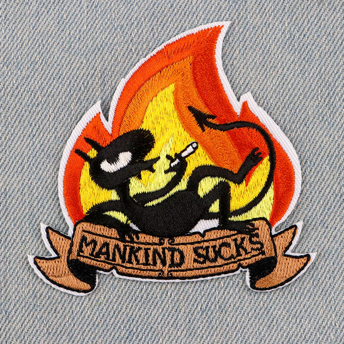 Parche termoadhesivo MANKIND SUCKS – Bordado para ropa táctica - imagen 5