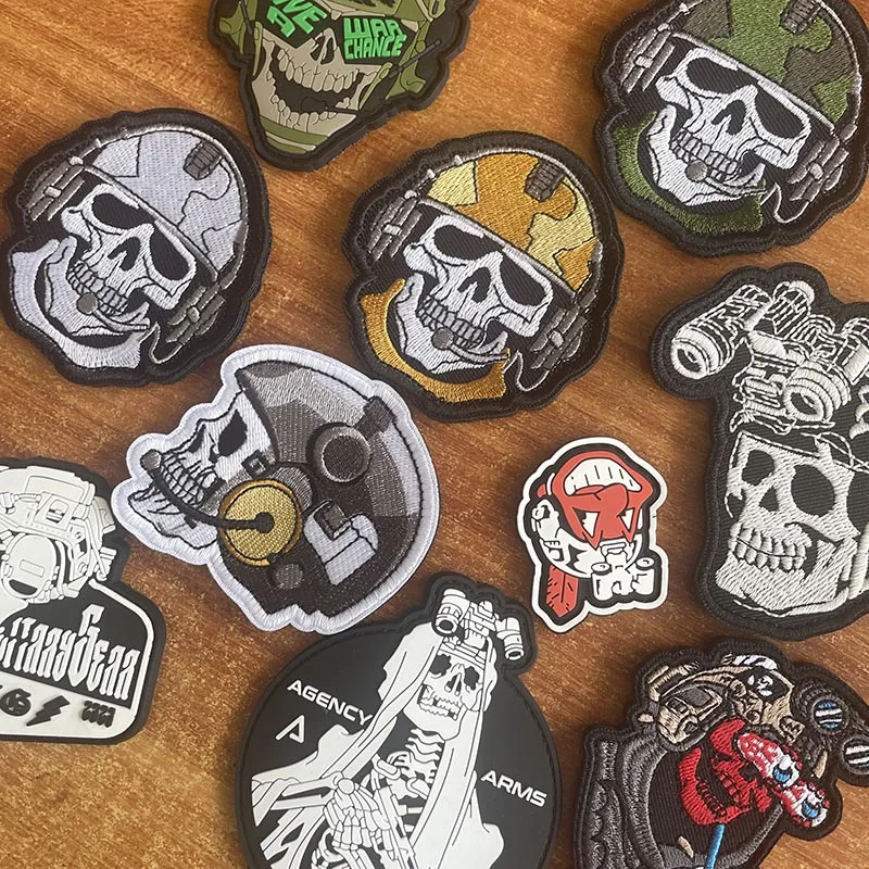 Parche táctico de PVC con calavera luminosa para mochila - imagen 3