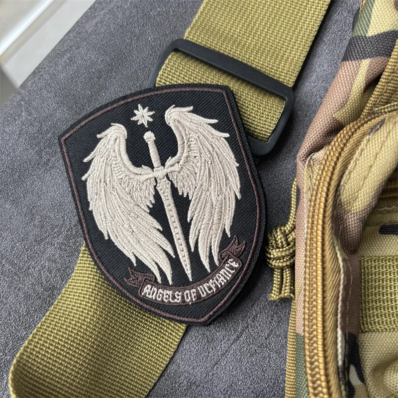 Parche táctico bordado alas espada militar para mochila con velcro - imagen 3