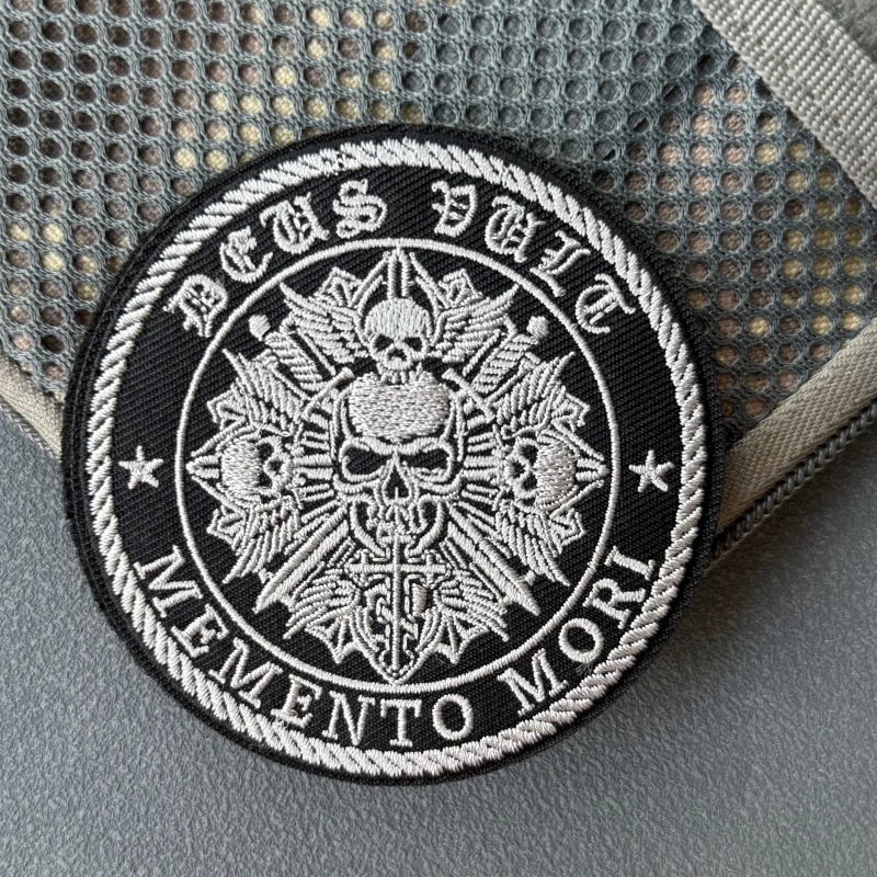 Parche táctico bordado calavera y espada Memento Mori con Velcro - imagen 4