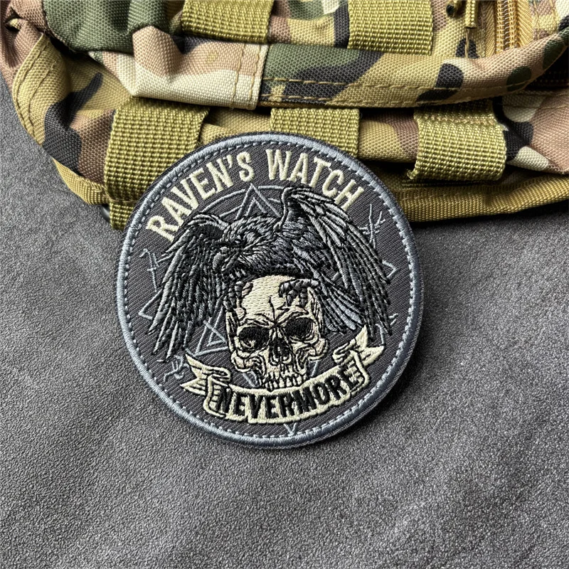 Parche táctico bordado lobo y mapache con velcro, insignia moral - imagen 2