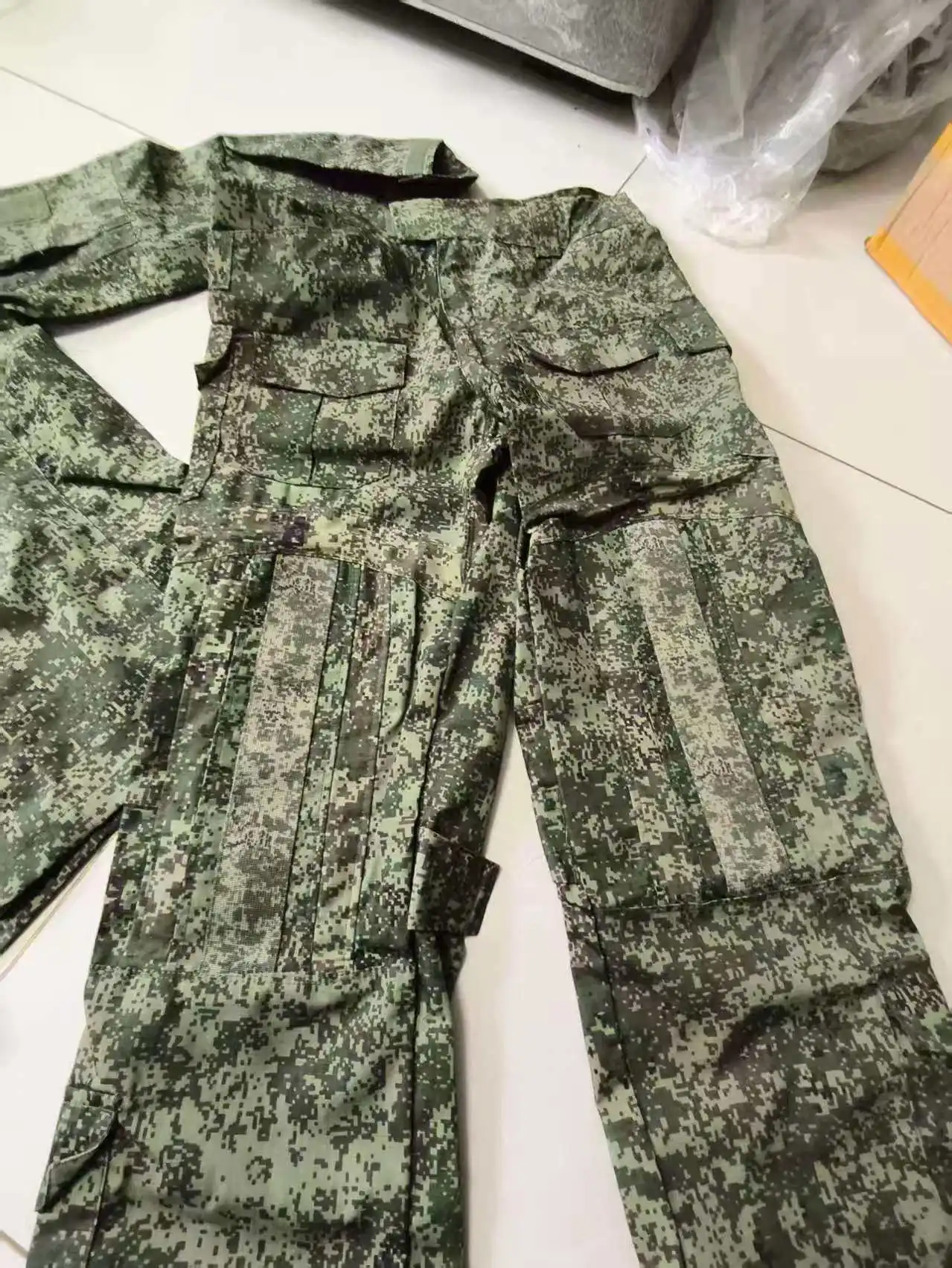 Uniforme táctico V-K-B-O camuflaje EMR con chaqueta y pantalón - imagen 2