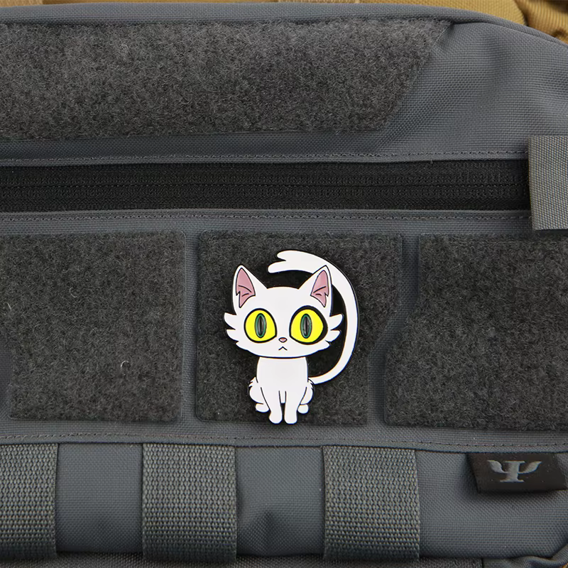 Parche metal gato blanco táctico con gancho para chaleco o chaqueta