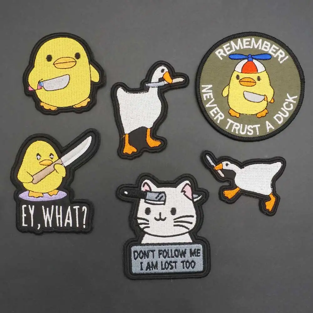 Parche Never Trust A Duck visto frontal