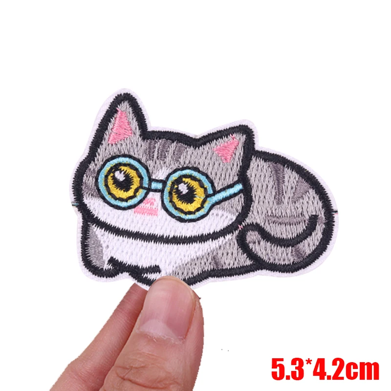 Diseño de gato cartoon para decorar chaquetas y mochilas