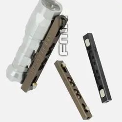Clip táctico de metal con montaje offset 45° para linterna