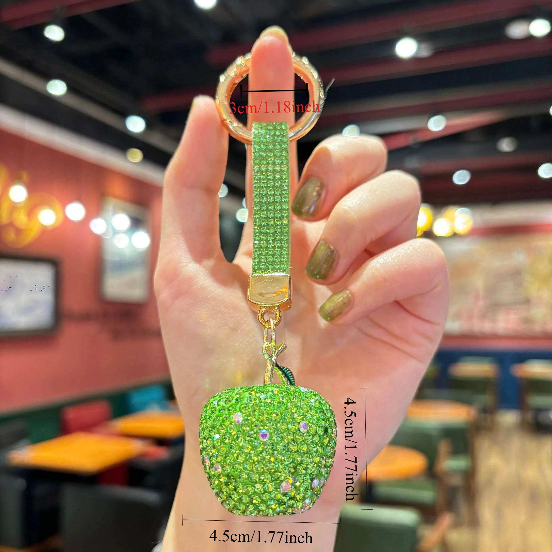 Llavero táctico de cuero con mosquetón y acabado en verde - imagen 2