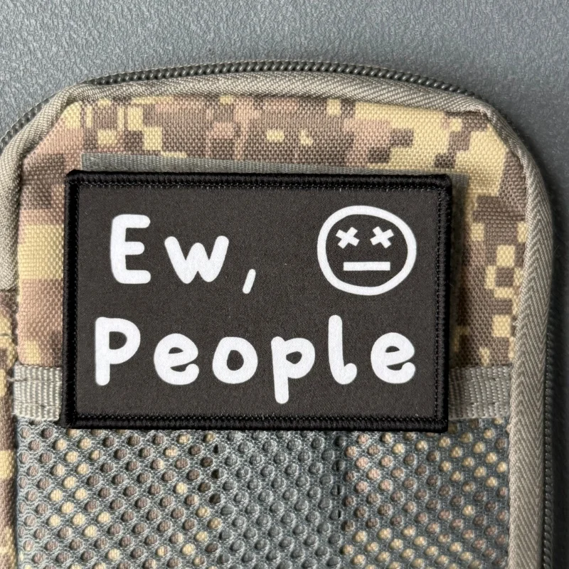 Parche de moral táctico con diseño de personas y velcro - imagen 2