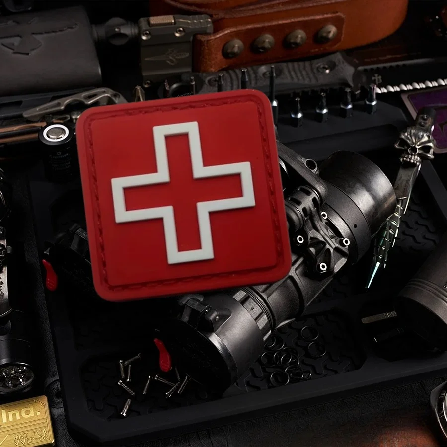 Parche médico táctico PVC 3D cruz roja - imagen 4