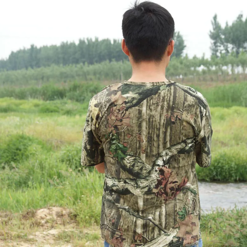 Camisa camuflada de Jeskinman en uso