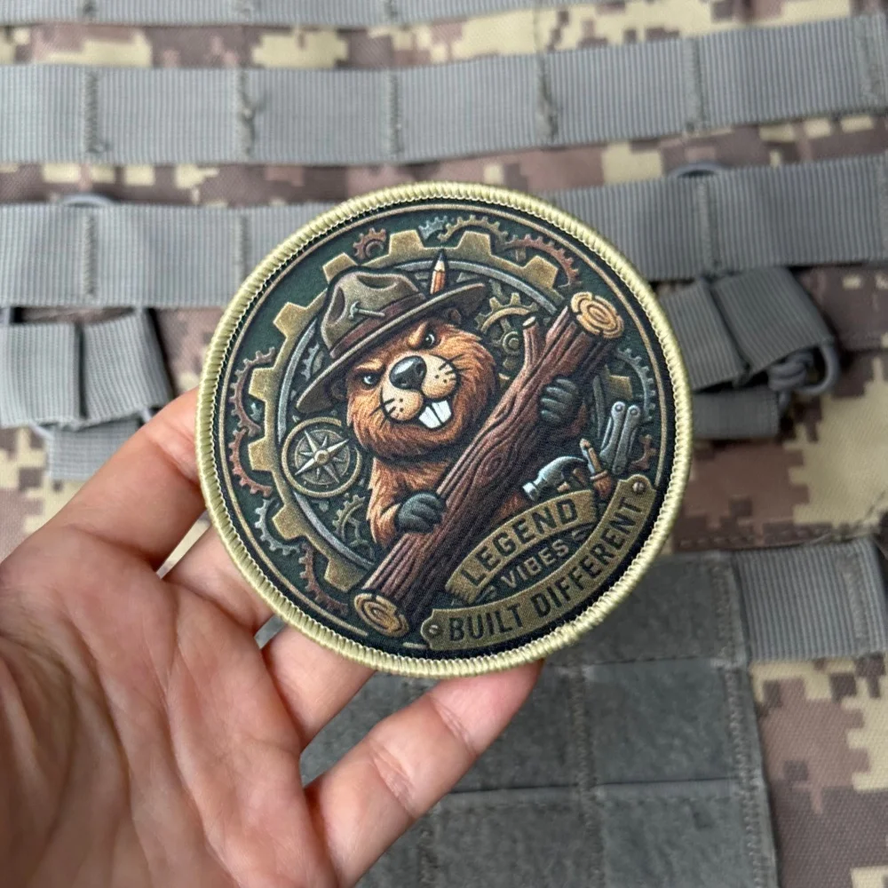 Parche táctico BUILT DIFFERENT insignia Beaver impresa con velcro - imagen 3