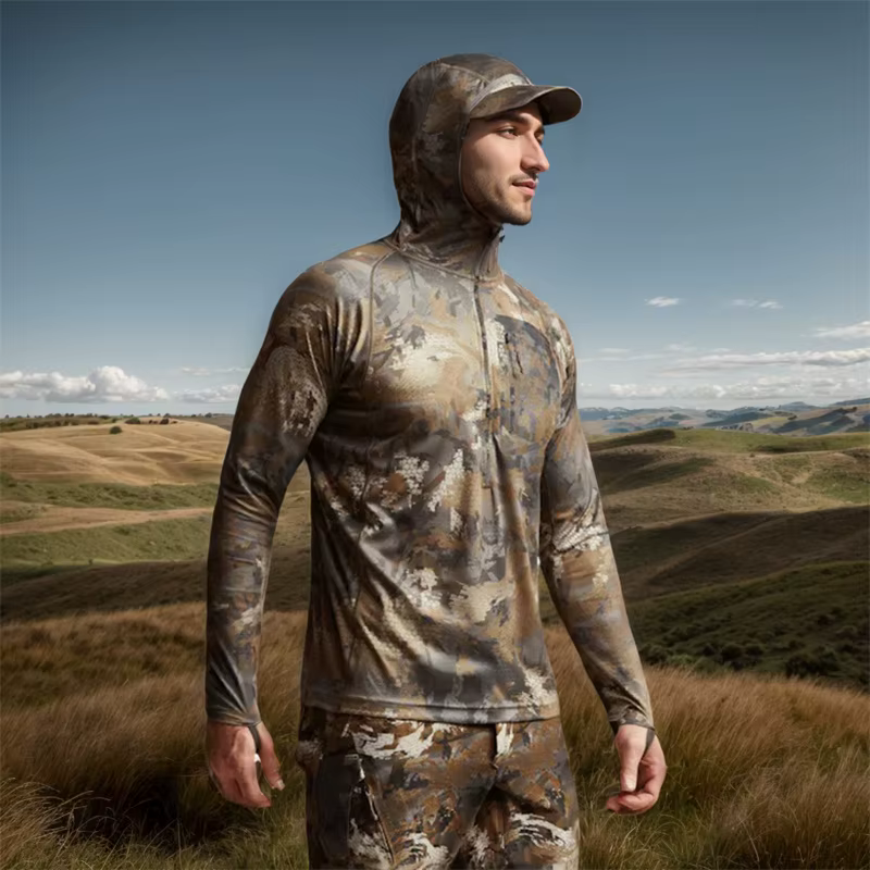 Vista trasera de la sudadera de camuflaje en uso