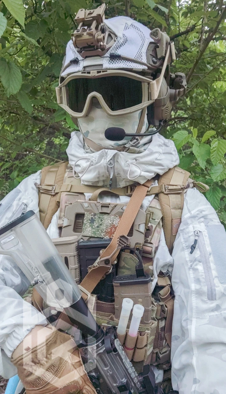 Funda para casco con camuflaje de nieve