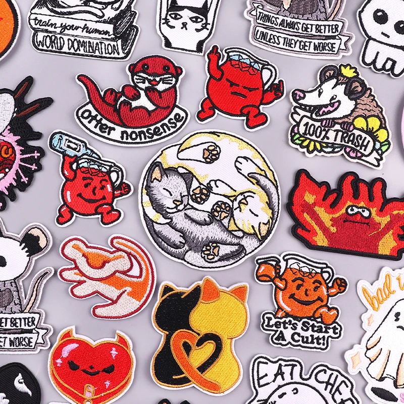 Parches bordados con motivos de gato y ratón