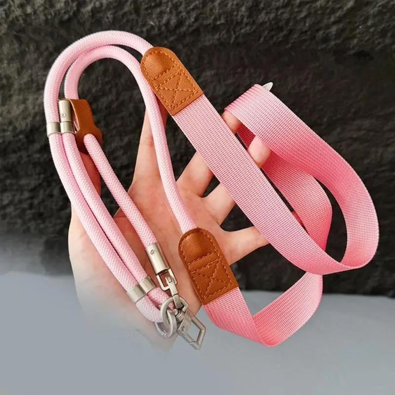 Porta teléfono con cordón bandolera y ganchos metálicos - imagen 4