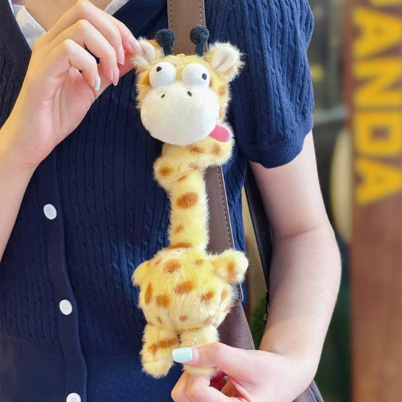 Llavero táctico con dije animal de tela suave y cadena - imagen 2
