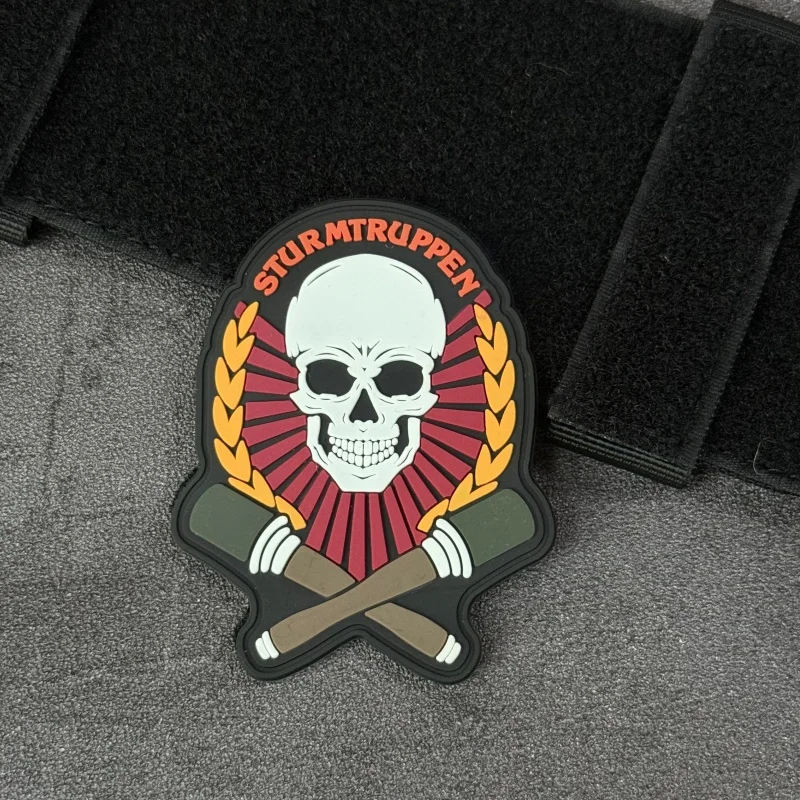 Parche táctico de PVC con calavera y granada, con velcro - imagen 2