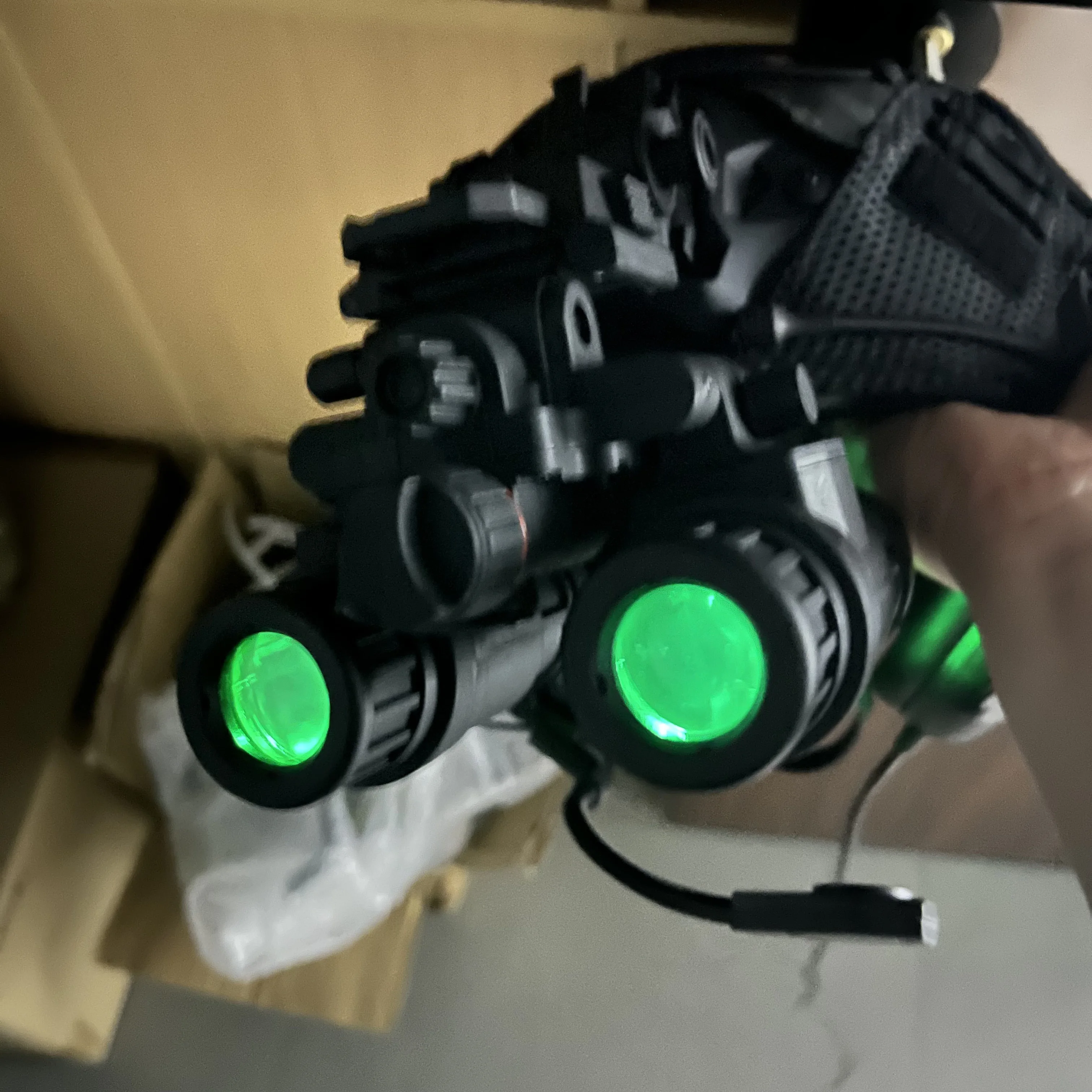 Casco táctico rápido con protección y accesorios de tiro - imagen 3