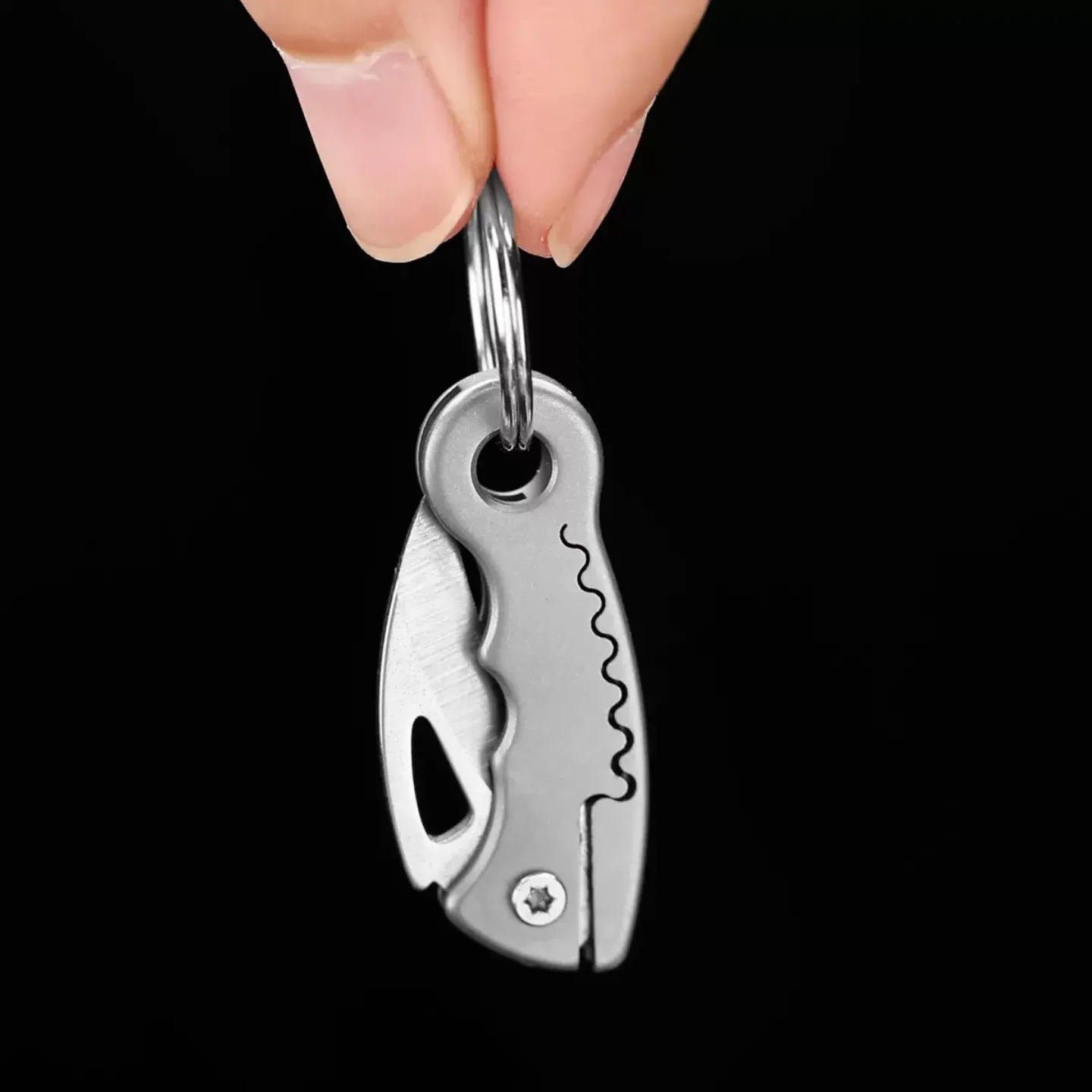 Cuchillo Plegable Titanio Táctico – Mini Llavero Portátil para Camping y Exterior - imagen 4