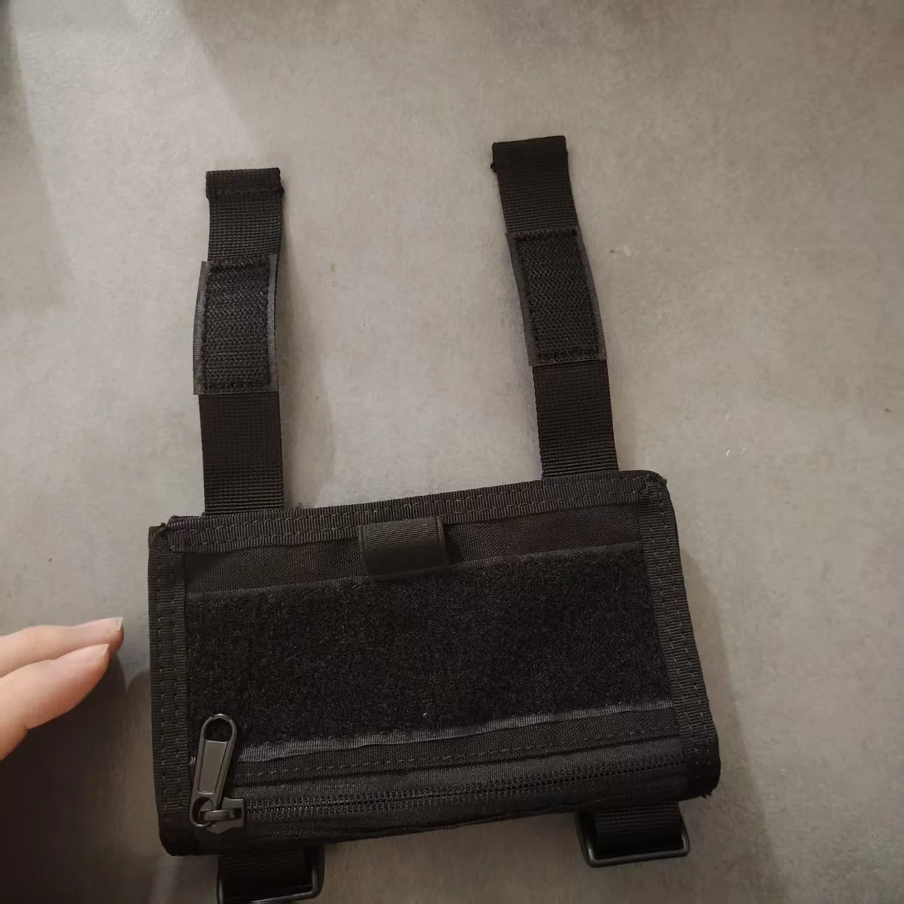 Funda táctica para brazo con bolsillo para mapa y cremallera - imagen 4