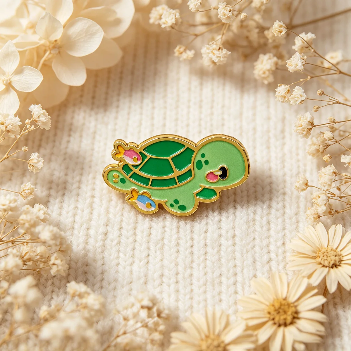 Pin esmaltado de tortuga marina – Broche para mochila, gorra o ropa - imagen 2