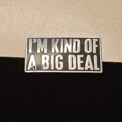 Broche metálico elegante y moderno para uso diario unisex sobrio