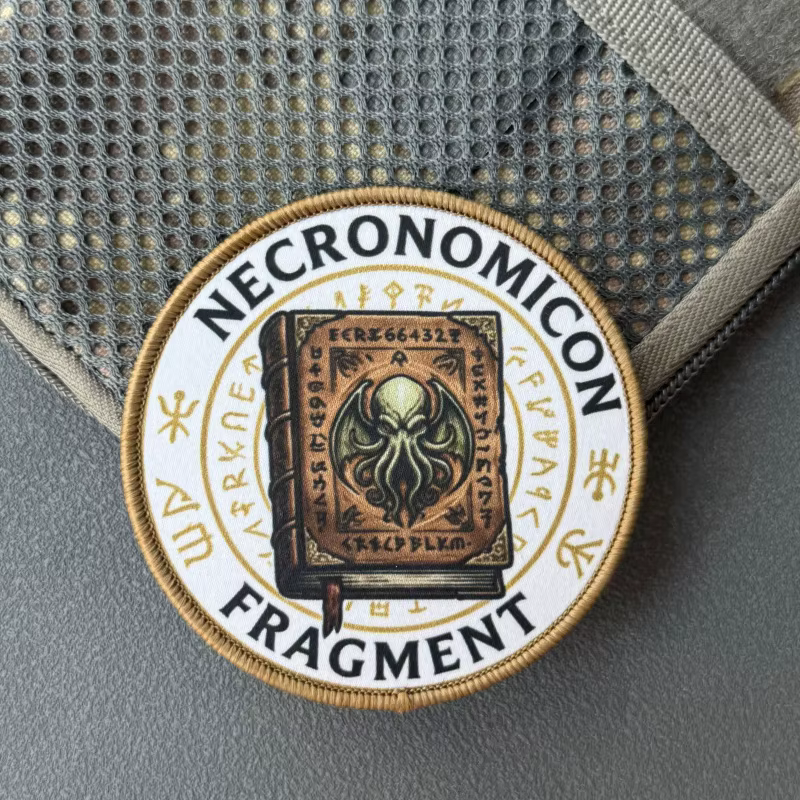 Parche Necronomicon con gancho y bucle para mochila y brazalete - imagen 5