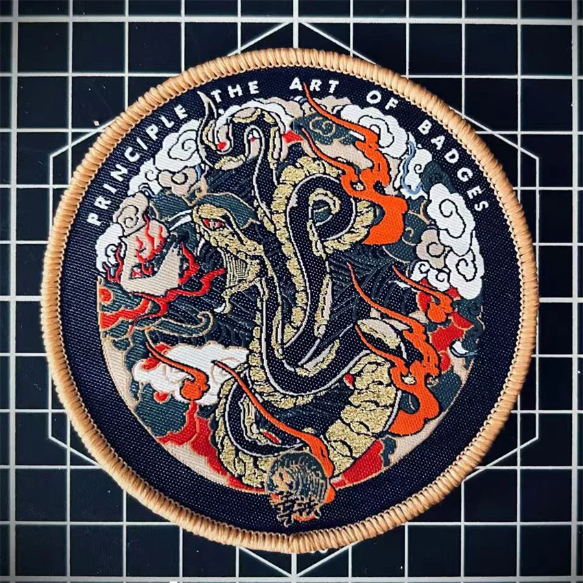 Parche serpiente detalle