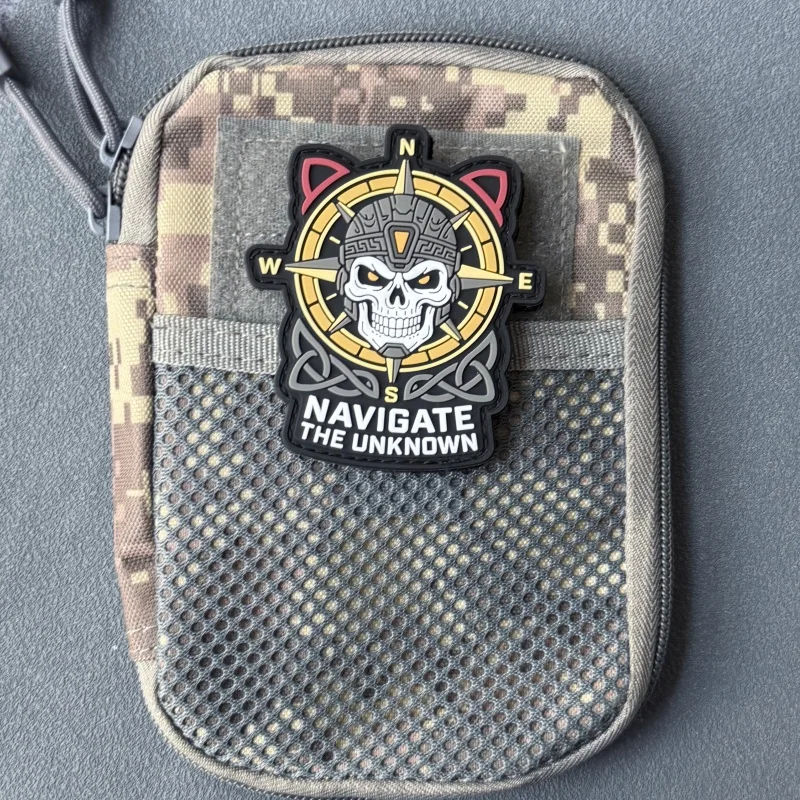 Parche táctico esqueleto PVC con Velcro – Insignia MOLLE para chalecos y prendas - imagen 2