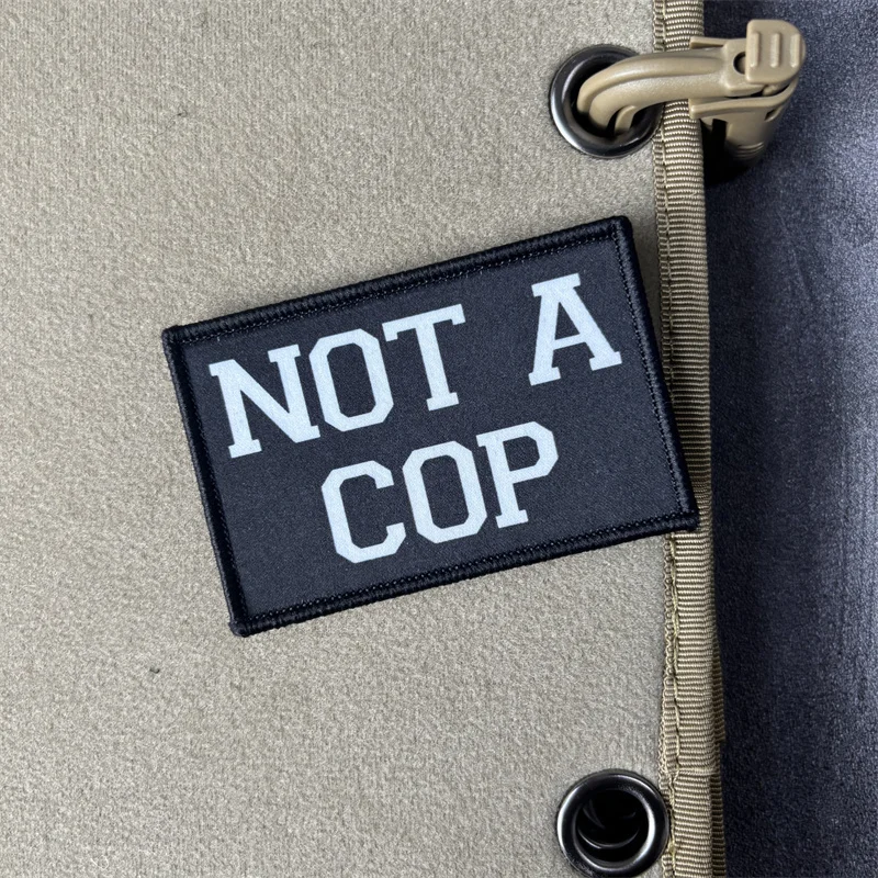 Parche táctico moral NOT A COP – Presilla para mochila y ropa - imagen 2