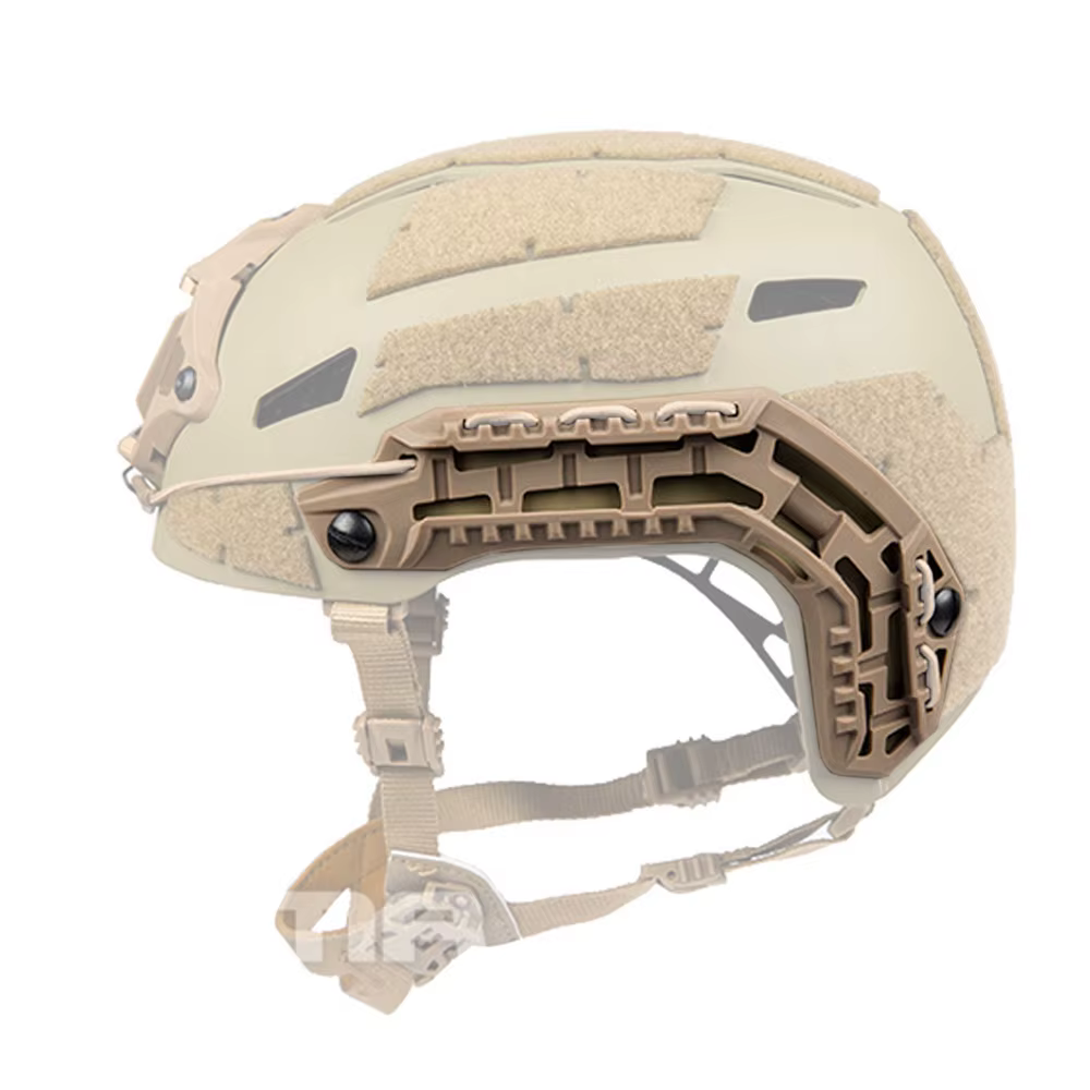 Casco VULPO con riel lateral instalado
