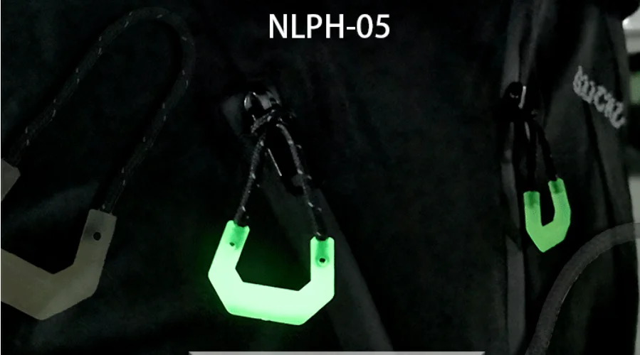 Mochila en forma de U con elementos de sujeción