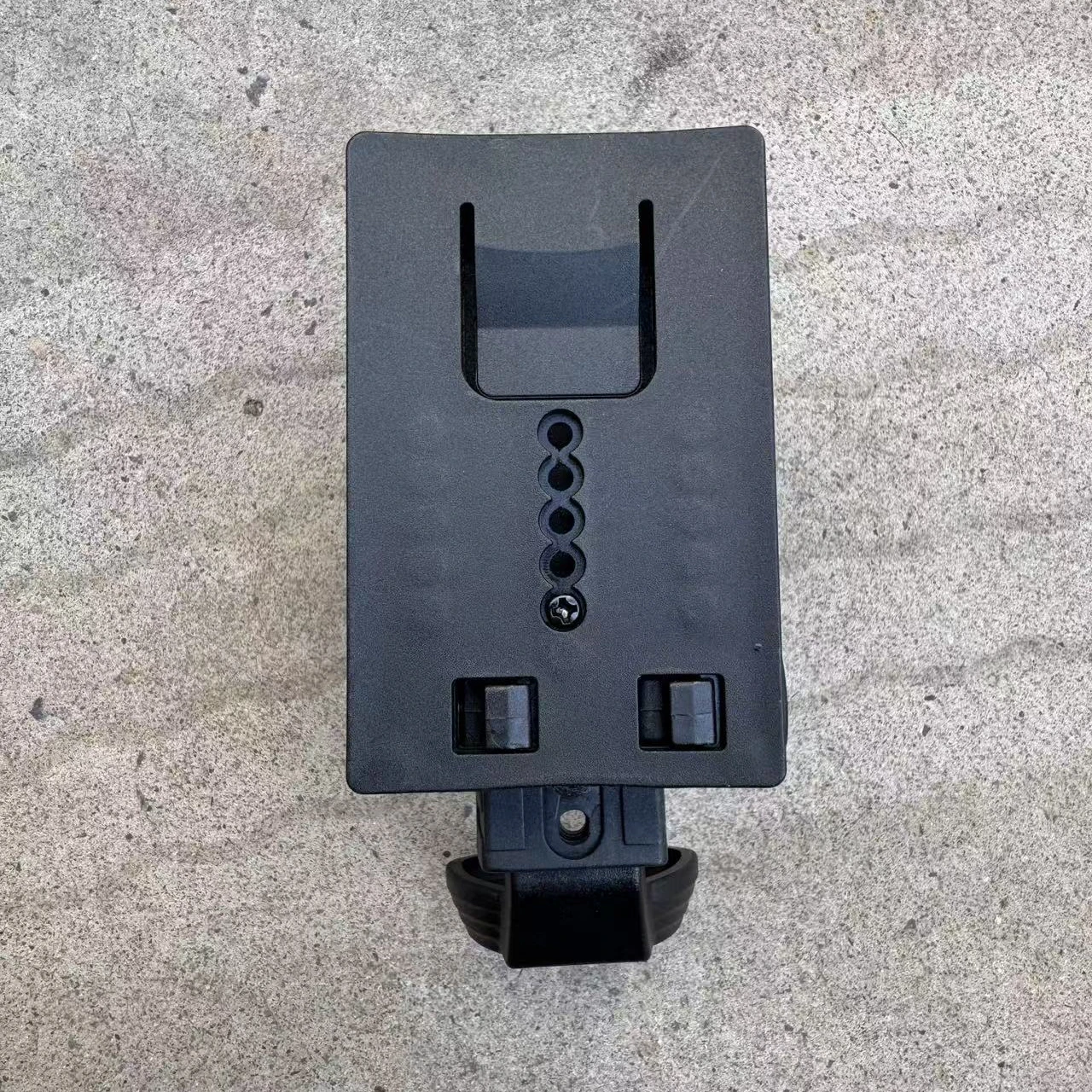 Funda táctica expandible para bastón con porta linterna y gas - imagen 3