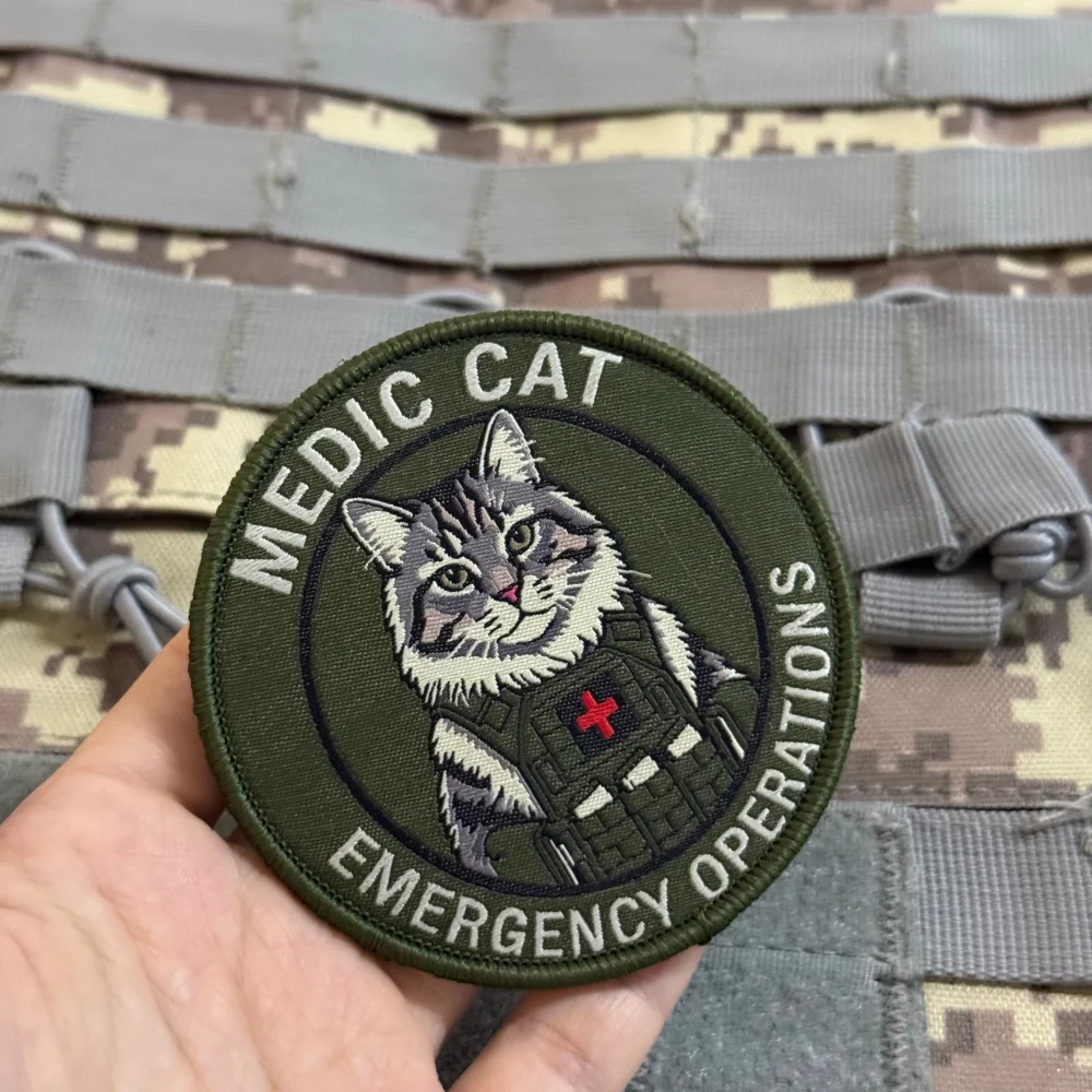 Parche con estilo divertido “EMERGENCY MEDIC”