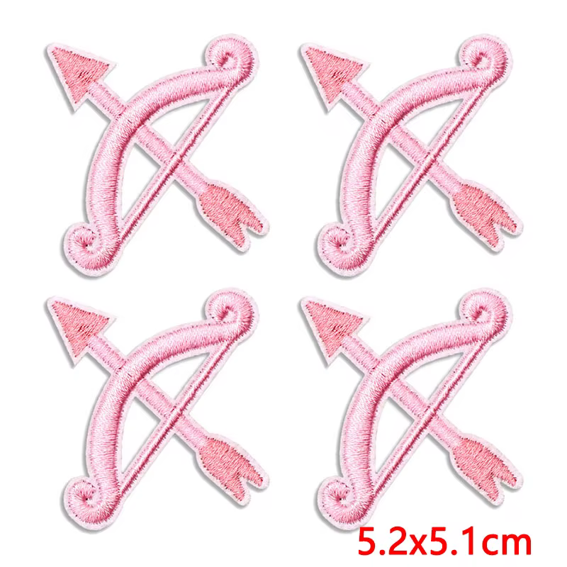 Lazo rosa bordado en estilo San Valentín