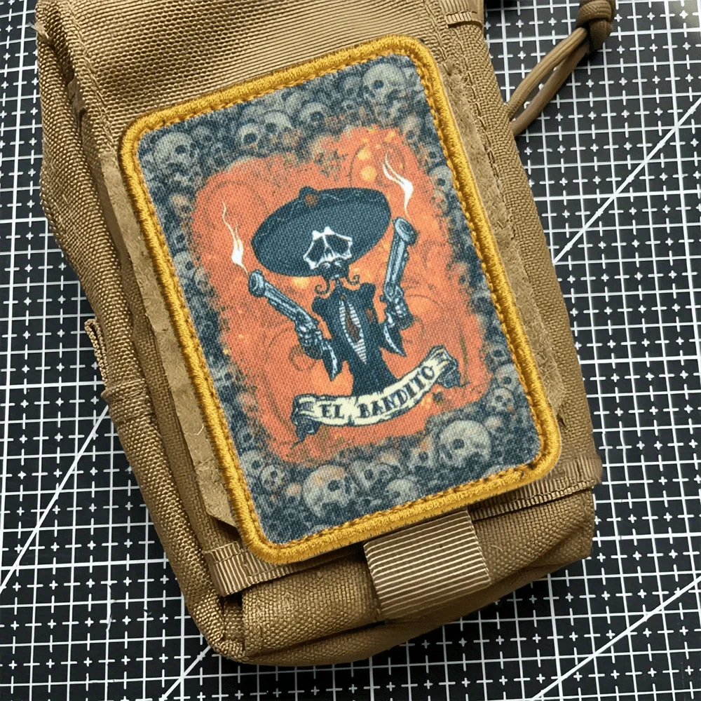 Parche táctico calavera El Bandito con velcro para mochila y brazalete - imagen 3