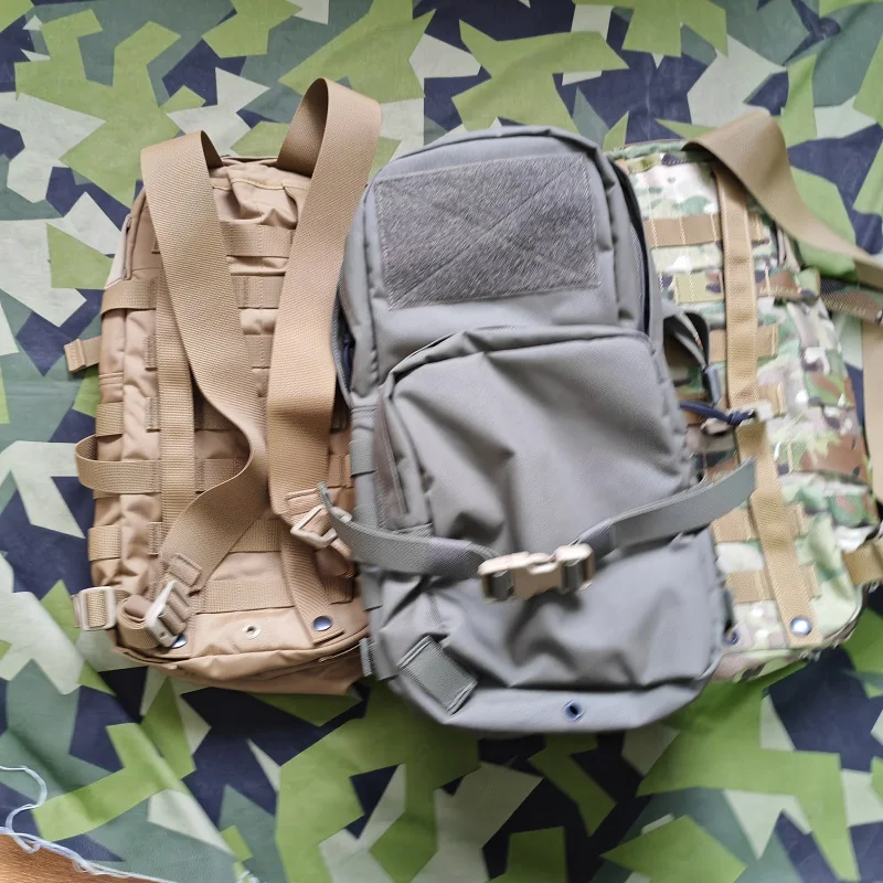 Vista de la mochila con perfil compacto