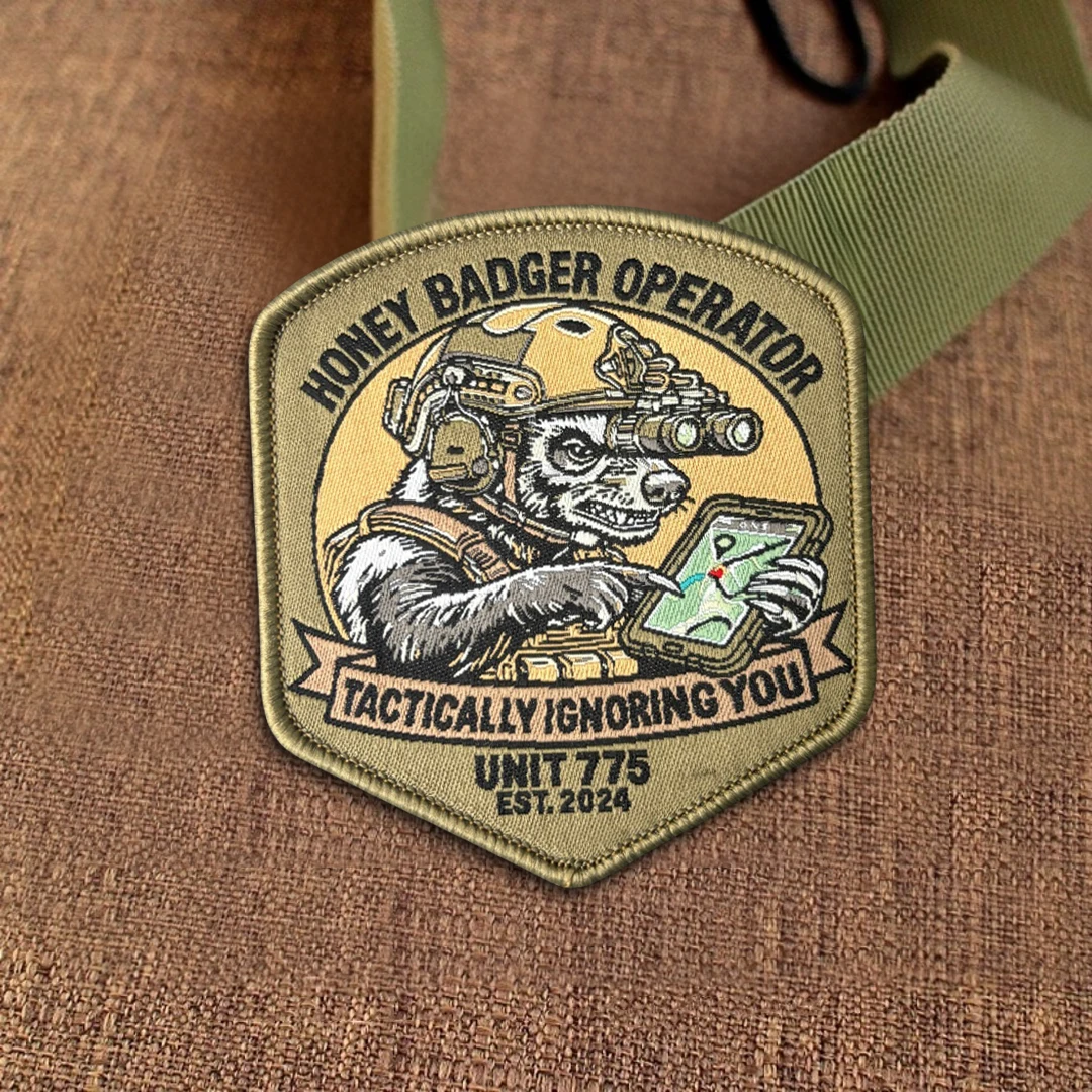 Parche táctico Honey Badger Operator con velcro para mochila - imagen 3
