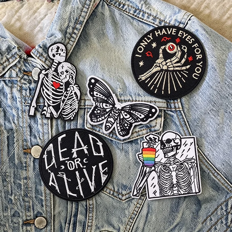 Parche termoadhesivo gótico esqueleto y calavera con polillas - imagen 3