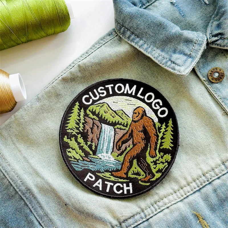 Parche bordado termoadhesivo Bigfoot Savage con logo y texto - imagen 4