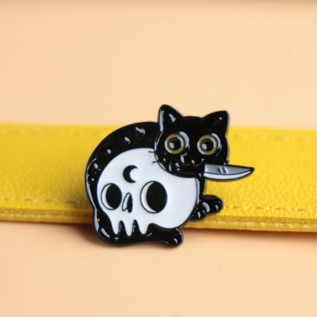 Pin de metal gatito negro – Insignia para Halloween y regalo