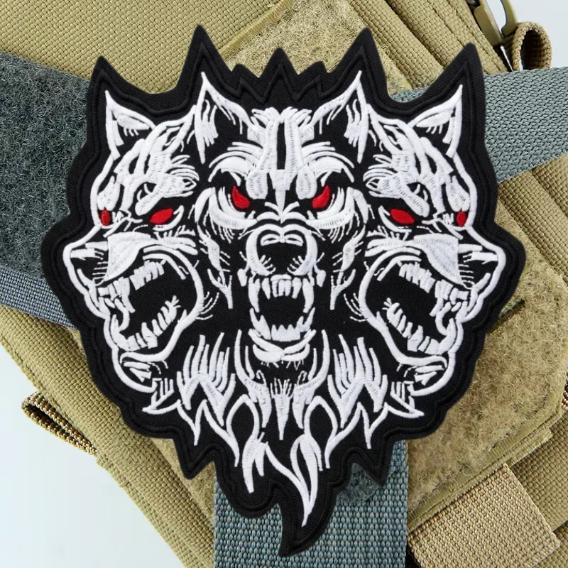 Parche bordado perro de tres cabezas – Insignia táctica termoadhesiva - imagen 2
