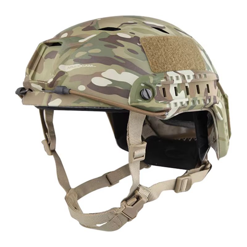 Casco con rieles tácticos y panel para parches