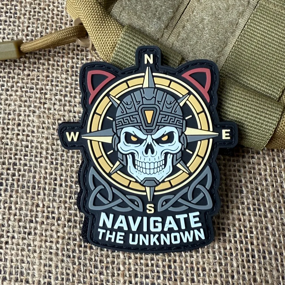 Parache táctico PVC calavera brújula velcro para chaleco y mochila - imagen 2