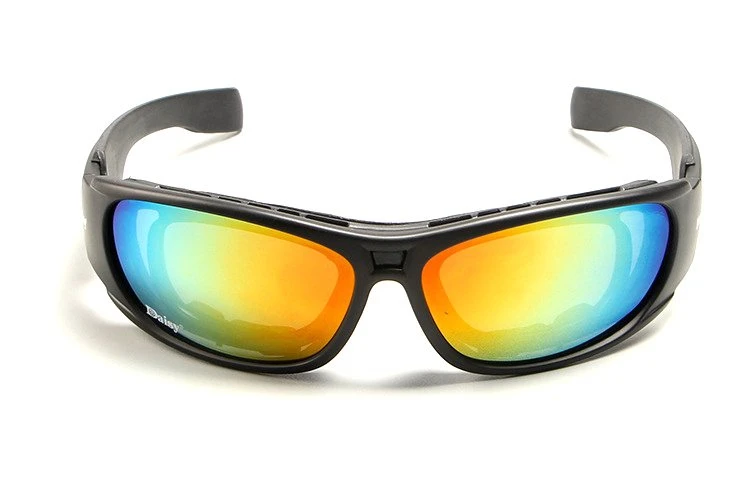 Gafas con lente negro polarizado