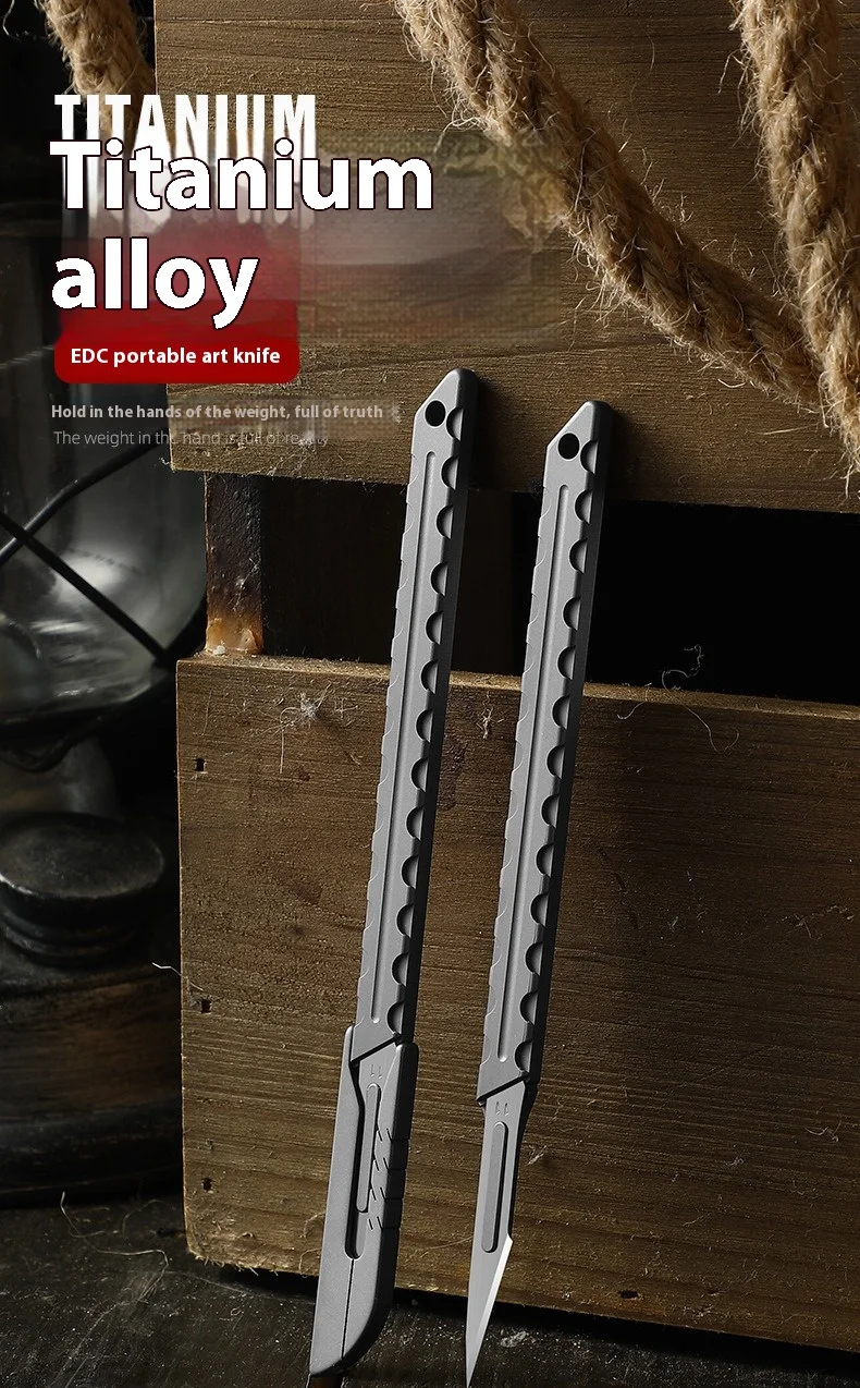 Cuchillo de titanio visto de frente con detalles