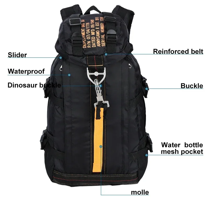 Mochila táctica vista frontal con cierre de gancho
