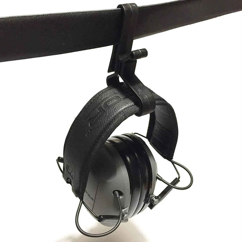 Guantes sujetos al gancho magnético de los auriculares