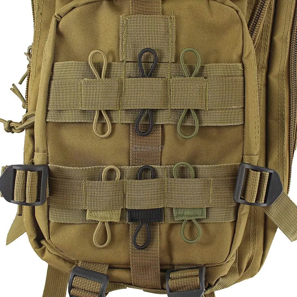 Retenedores Molle CLUSGO sobre mochila táctica
