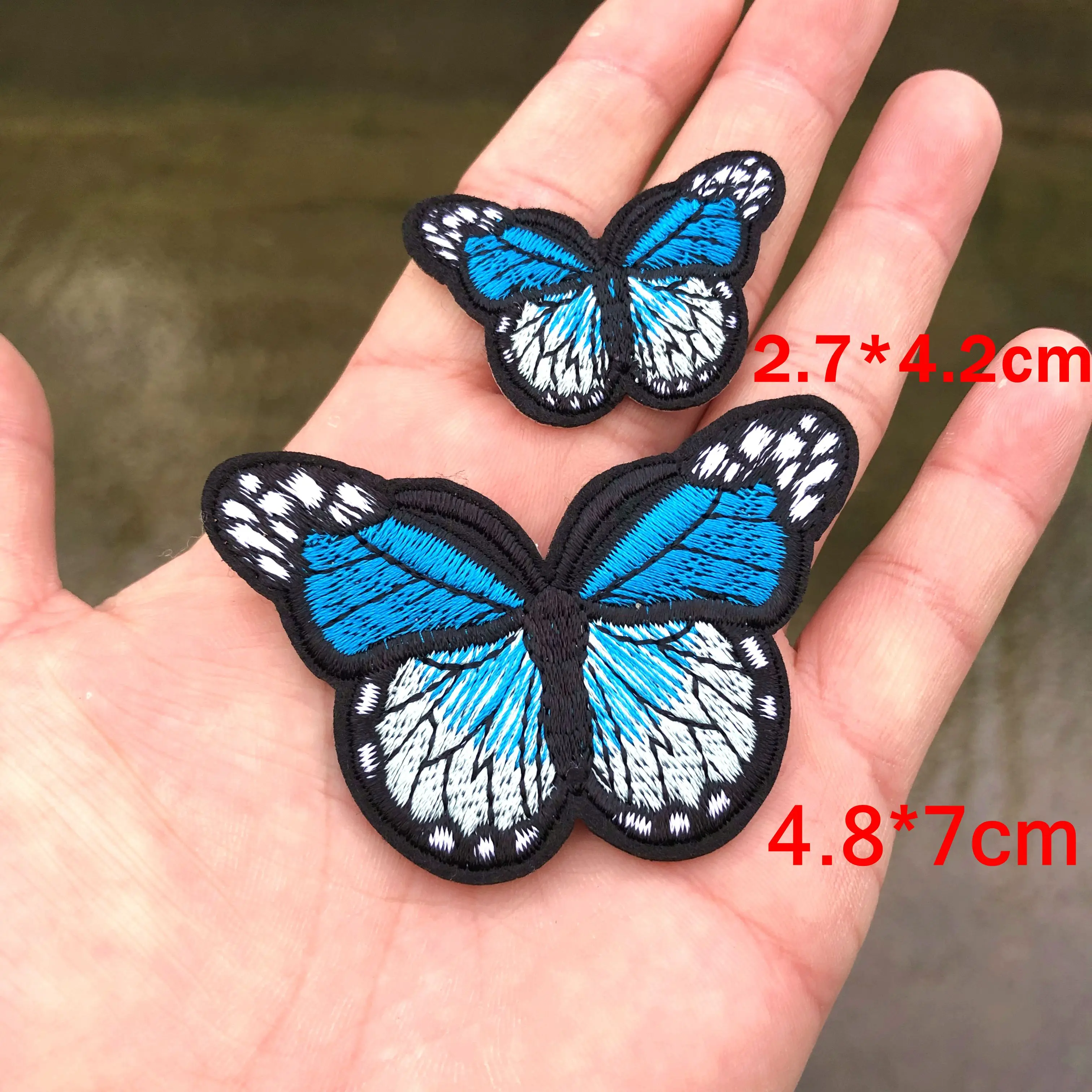 Parche bordado termoadhesivo mariposa para ropa y complementos - imagen 5